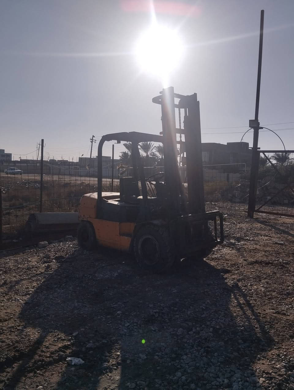 رافعه شوكية 3طن صيني 3حركات ادوات بدون رقم للبيع للاستفسار *********** البصرة القرنه
