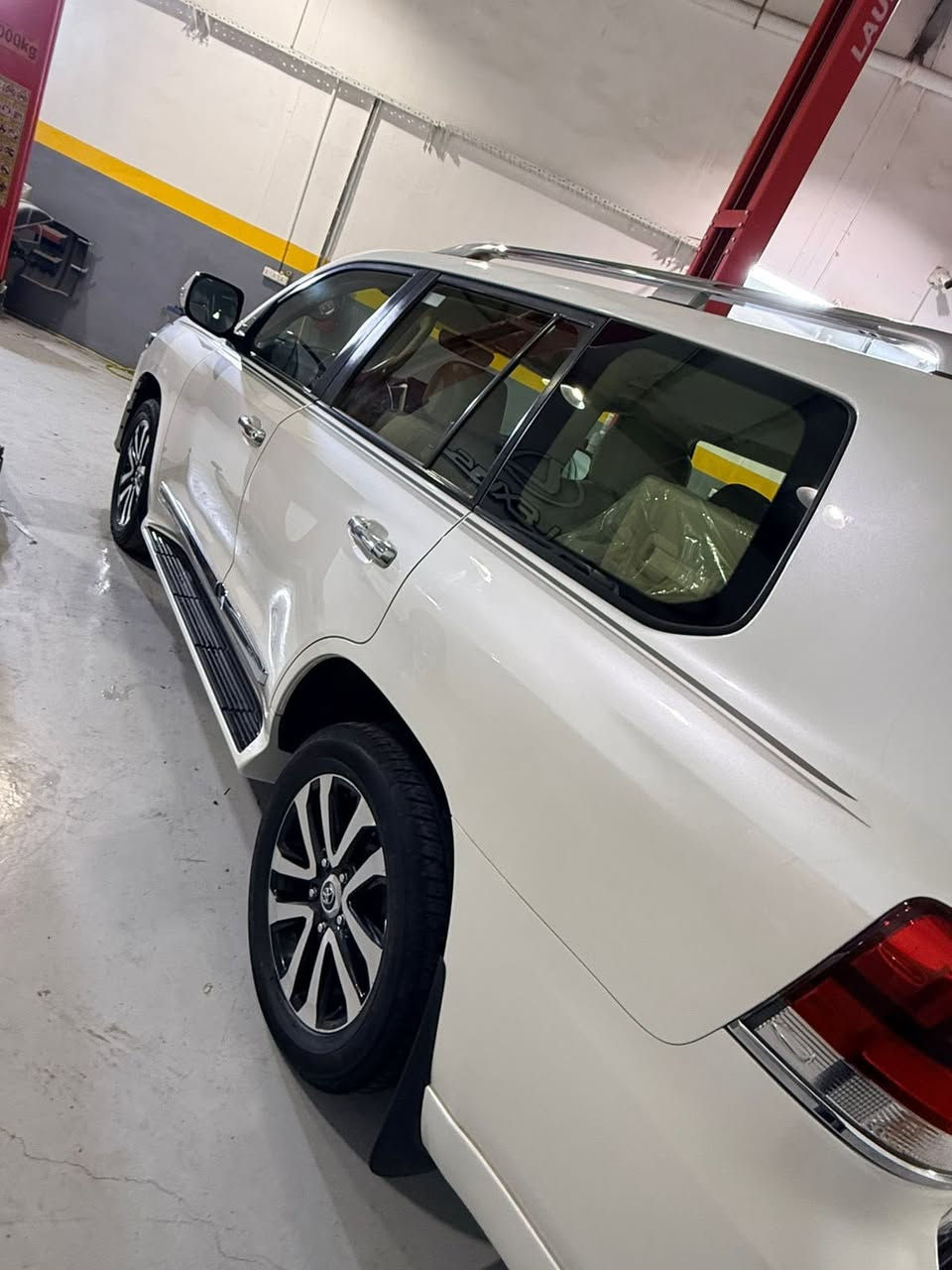 السلام عليكم ورحمة الله وبركاته
لاندكروز ساز ٢٠١٩ رقم بغداد الدولي الجديد

جميع الصيانة بالوكالة 

ماشية ٨٦ الف 

السعر 53,500  قابل للتفاوض

المكان المنصور 

رقم التلفون ***********
