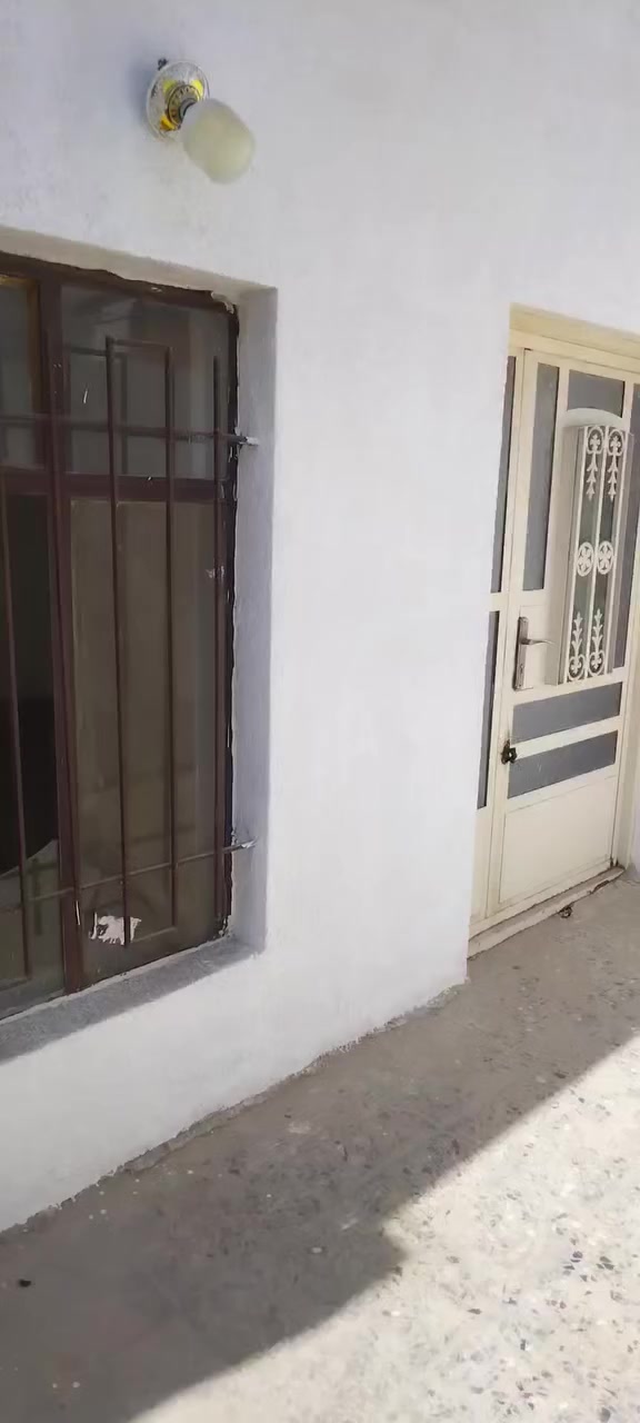 السلام عليكم مشتمل لليجار مساحة ١٠٠متر يحتوي على استقبال مطبخ خدمات غرفه نوم ترك خلفي الطابق الثاني غرفه نوم خدمات الموقع الشهداء شارع المضخة الاول اللاستفسار اتصل *********** اريد موضف
