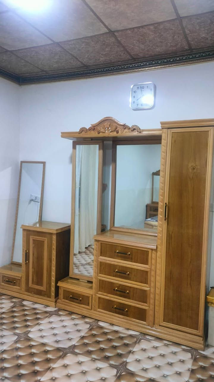 عرض خاص غرفة نوم ملحق 5 ابواب خشب صاج ثقيل 5 ملم درجة اولى صبغ حراري جديدة مامستعملة السعر مليون و 350 الف فقط السعر ثابت للأستفسار *********** او مراسلة الصفحة خاص العنوان الموصل متوفر توصيل على مناطق بيجي والشرقاط
