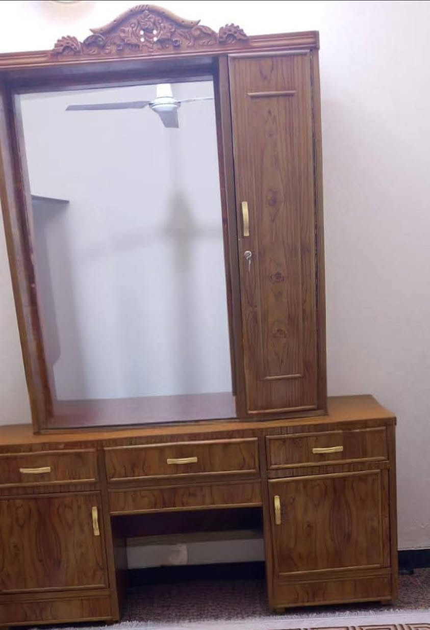 السلام عليكم 
ميز مرايه خشب صاج عراقي بعده جديد السعر 150 
كنتور 3 ابوب خشب عراقي السعر 150
معرض المنيوم بعده نظيف السعر 125
جرابي خشب عراقي عدد 2 سعر الوحده 45 

الاسعار بيها مجال قليل 

للاستفسار *********** عمارة, ميسان
