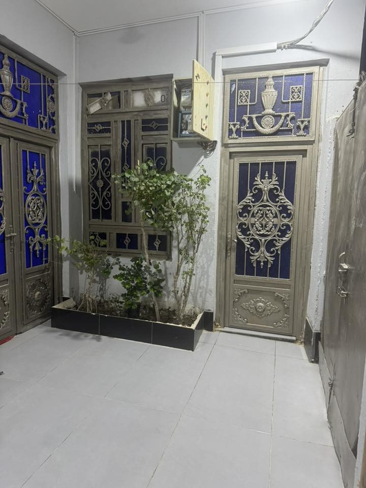 بيت طابو للبيع مساحة ١٠٨ يتكون من استقبال وصاله وغرفه ومطبخ حار وبارد حمام داخلي/حي العسكري شارع الاطفاء للاستفسار الاتصال ***********
