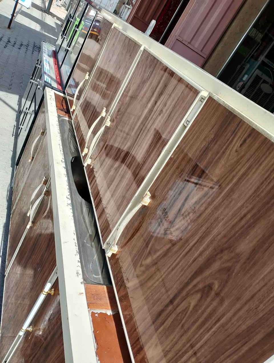 سلام عليكم كاونتر مترين سنكي مستعمل نضيف جداً السعر 175 وبي مجال كربلاء حي العسكري العابد مقابل مستوصف الاتصال. ***********. أو70017040329
