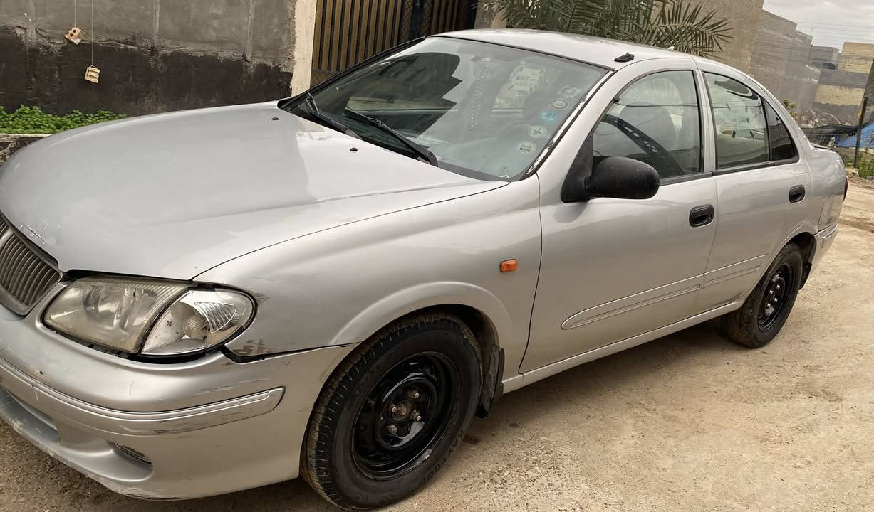 السلام عليكم 
سني 2001  ياباني للبيع محرك 1600 كير ومحرك وتبريد بشرط صدر عام جديد زوج تاير جديد باتري جديد مصبوغه عام وبيه ضربه بالجاملغ ومصلحه رقم بغداد بسمي تحويل ثانيه يوم  
عارضه بـ 72 وبيه  مجال للشراي
للتواصل على الارقام التاليه:
***********
***********
