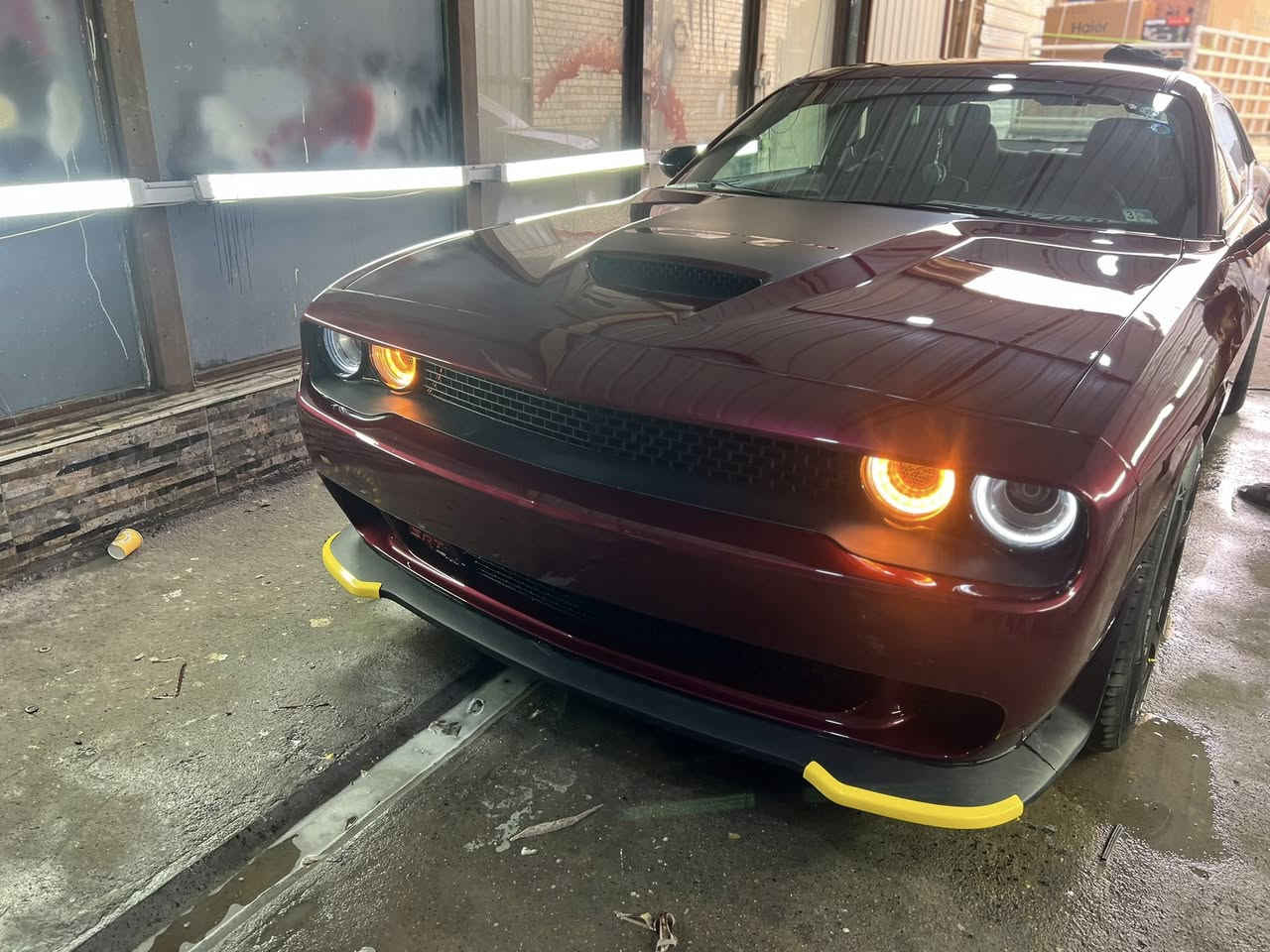 تطبيك بجم جالنجر وارجاعه لوضع الشركه صبغ القطعه بمواد المانيه مع عمل بولش نانو وتكحيل اجزاء الصبغ المتضرره بطرق حديثه ولون مطابق حسب رقم الشاصي 
كراج الزبيدي للعنايه بالسيارات
العنوان بغداد الكريعات شارع المعارض
نورنه كابتن علي من اربيل وانشاء الله مقصرنا ويا
***********
