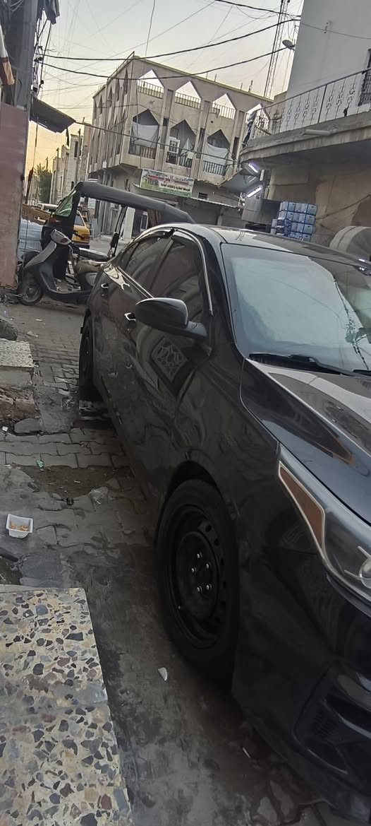 السلام عليكم فورتي 20وارد امريكي 
كير AT
محركها 2000 دوش

رادار 
تحكم فول ستيرن 
كروز سرعه
توقف ذاتي
 الضرر داخل الصور بدون شاصي ولغود 
السعر 115 او بيها مجال قليل
الرقم***********
