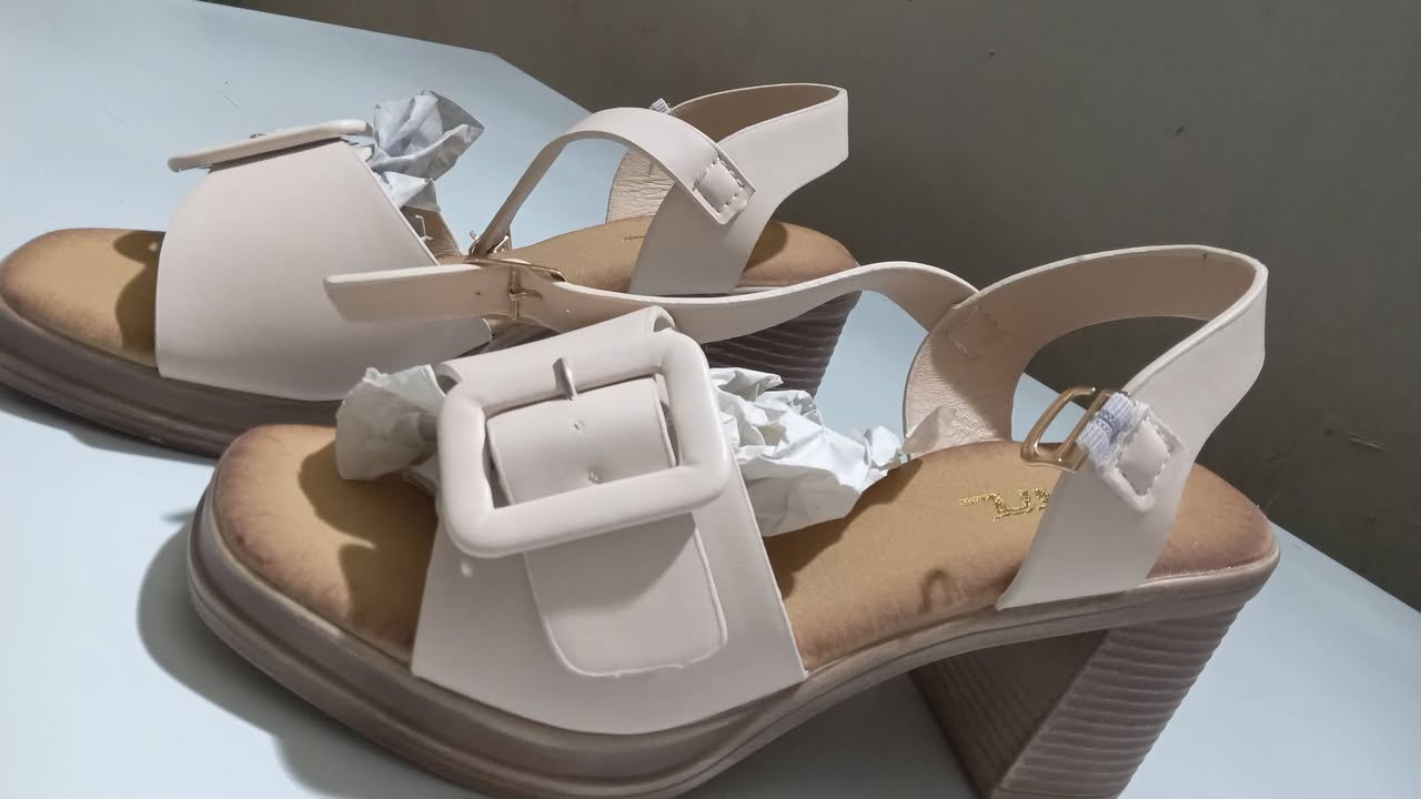 ٧.٥٠٠ الزوج جديدة متوفر بس هالقطعتين بغداد المشتل غير متوفر توصيل قياس ٣٧


**إذا كنت صاحب هذا الإعلان وتريد حذفه لأي سبب، رجاءا أرسل رسالة إلى الدعم الفني**