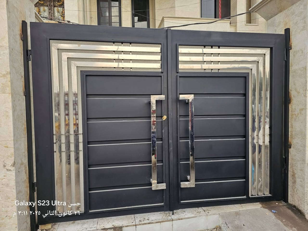 السلام عليكم ورحمة الله وبركاته حداده الانوار بيبان وشبابيك ومحجرات وسقايف وكرفانات وجملونات انواع الحداده العامه وبسعار تنافسيه المتر جمله ومفرد نجهر المواقع بكافه الحداده العامه وشغل درجه اوله واذا ماعجبك الشغل حسابك علينا العنوان بغداد رقم الهاتف *********** واتساب *********** ابو بنين
