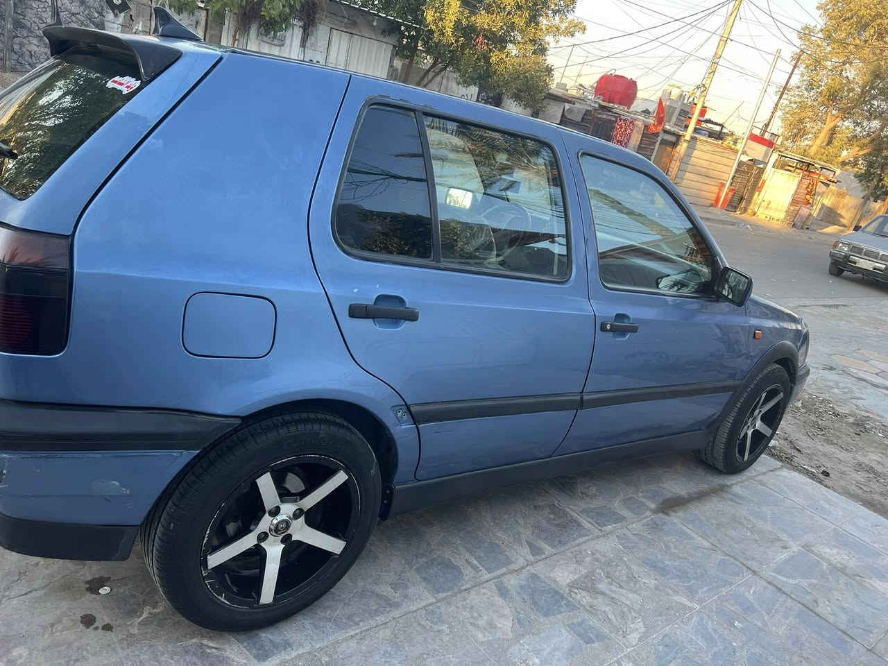 سلام عليكم شباب
كولف  موديل ٩٢كلش نظيفه  

  سنويه مشروع 

محرك 2000  

كير اوتو
تبريد ثلج مراوح عاصفه انسه حماوه 
صدر أمامي خلفي خير من الله عوزه بس بوش 

ويل كب تخم تاير  

غرفه جديده كشنات رياضيه و ٤ بطاين بوب  جام يصعد وينزل بل سويج 

 كهربائيات كله شغاله كامله بلاديه بدون جطلات     

ادامه كامله  لمنظومه البانزين  من فيت بام من فلاتر  من صوندات  من نوزلات 

مصبوغه عام  للجماليه 

السياره كلشي جديد  بيها

رايدها ب ٤٢وبيها  مجال

مكاني بغداد حي العامل ***********
