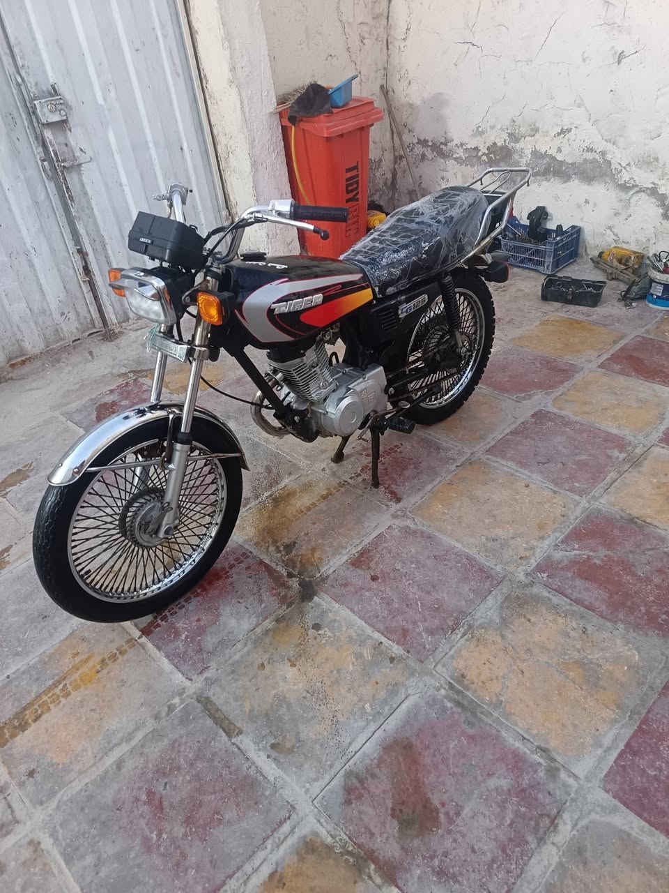 سلام عليكم دراجه كلك نامه برو بليته ورقم شاصي شراي يتصل ***********
