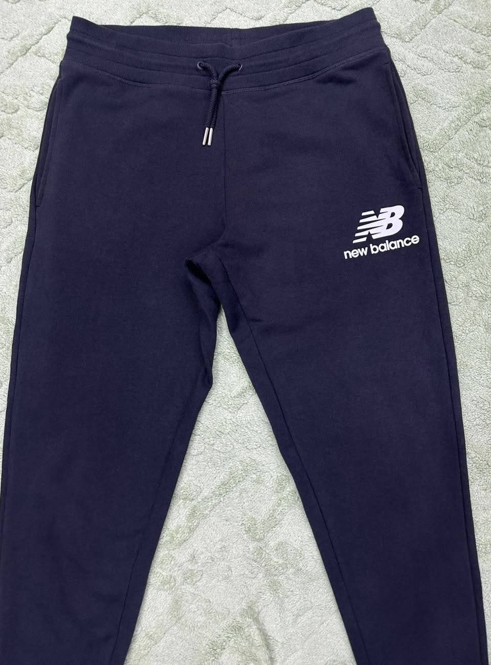 بجامة New balance 
قياس مديم 
الطول 100


**إذا كنت صاحب هذا الإعلان وتريد حذفه لأي سبب، رجاءا أرسل رسالة إلى الدعم الفني**