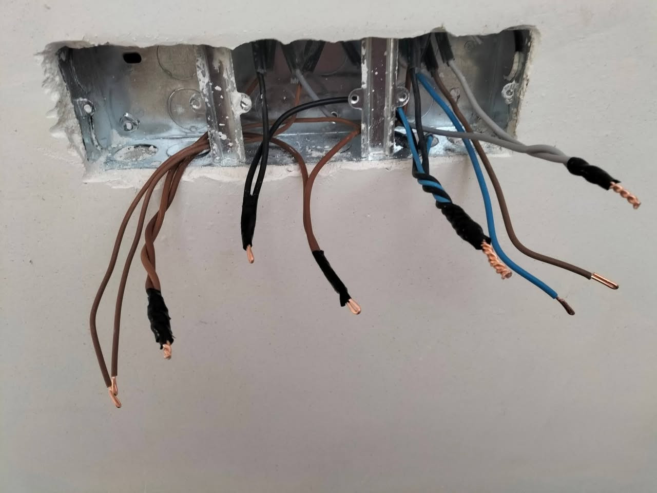 تأسيس كهربائيات عامة⚡️
- سيمنز 
- بوري 
- منظومة كاميرات 🎥 
- منظومة انترنت 🛜 
- منظومة ستلايت 📺
-منظومة اطفائية حريق 🚭☄️🔥🚨

للتواصل هاتف او واتساب 
***********📞📞📞
