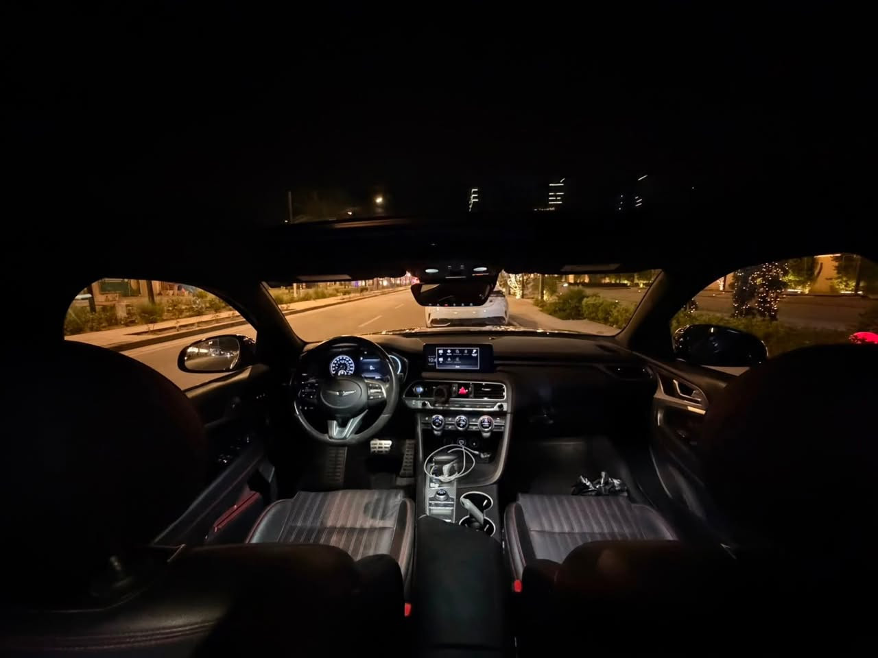 جنسس G70🚙🔥.

سنة الصنع: 2023
اللون الخارجي: كحلي🔵
المسافة المقطوعة: 30,000 الف
نظام الدفع: رباعي (AWD)
ناقل الحركة: أوتوماتيك
المواصفات:
فول مواصفات
• محرك تيربو قوي أربع سلندر
• نظام دفع رباعي AWD
• فتحة سقف
• جنوط سبورت
• نظام صوت Lexicon الفاخر

Apple CarPlay + Android Auto + شاشة وسطية كبيره
• عدادات نصف ديجيتال مع عرض الحساسات
• مقاعد جلد مثقبة (تبريد وتسخين)
• تحكم كهربائي بالمقاعد + ذاكرة
(Smart Key) بصمة تشغيل •
• كاميرا خلفية + حساسات أمامية وخلفية
• أنظمة أمان متقدمة (نقطة عمياء - تحذير تصادم - مثبت سرعة ذكي)
ملاحظات:
• السيارة نظيفة جداً، استخدام خفيف
• الحادث بسيط 
مرفوق بالصور
رقم الهاتف

***********
