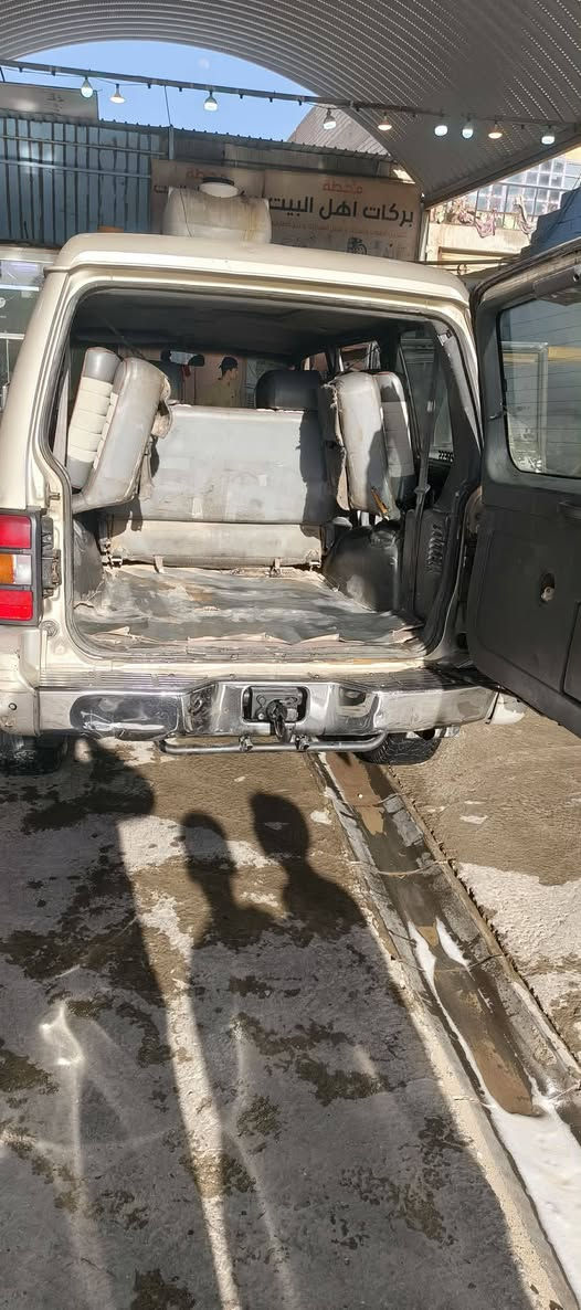 السلام عليكم هاي المحروسه
نظافتها كدامكم للبيع
سياره موديل 2000
محرك وكير خير من الله 
تايرات وحداديه خير من الله 
مكانها نجف
مكلف بالنشر وهذا رقم صاحبها
***********
الولد عارضها 60 $$
وبيها مجال حك الجيه
