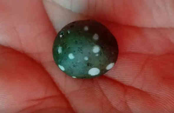 سلام عليكم حجار بيهن قنداش وبيهن قدم وبيهن نوعيات ***********
