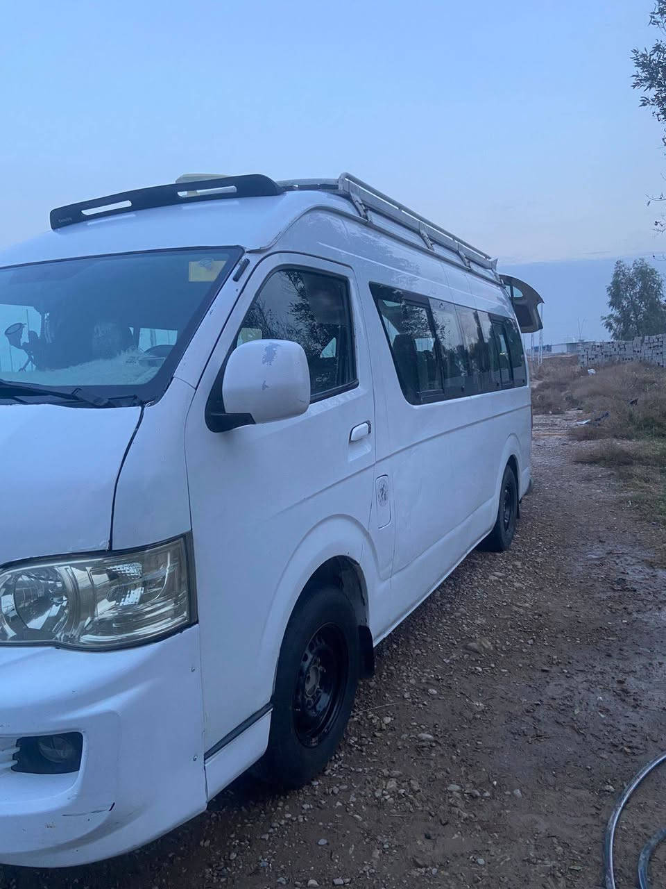 سلام عليكم جنبي عاليه مديل 2014سياره بسمي حره مداور ثاني يوم سياره مكينه جديده كير جديد اكسل مال هايسه تبريد ثلج تخم تاير باب كهربأي وبيها بس الهلالات ملكطات وجوه القبق مال البانزين شبر  ومبينه راده عل بارد (***********)
