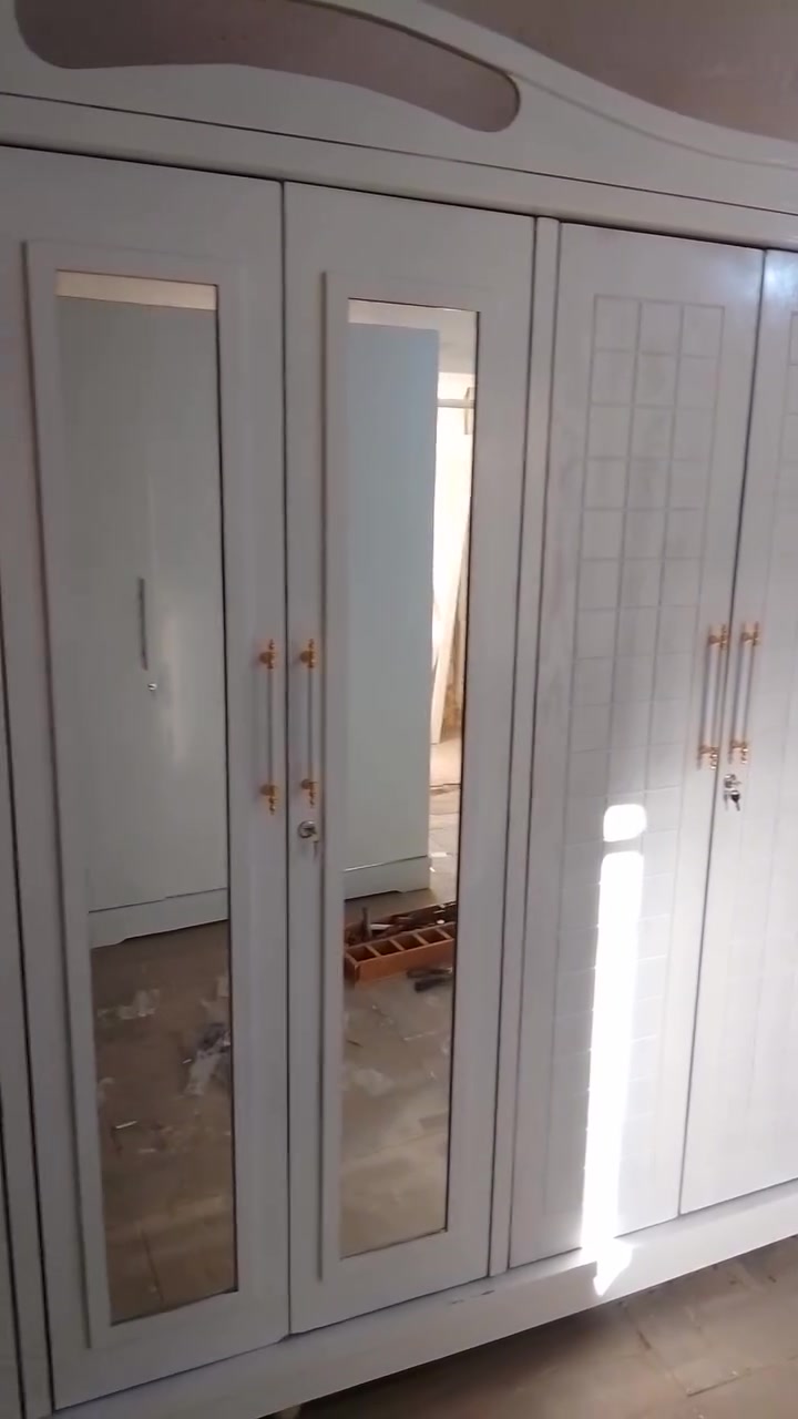 معرض سليم
وجبة كناتير كويتيه إيطالية مستخدمه شرط النظافه والمتانه
وشرط كويتي إيطالي مو تركي ولا ماليزي عنوان داخل المنشور ***********
