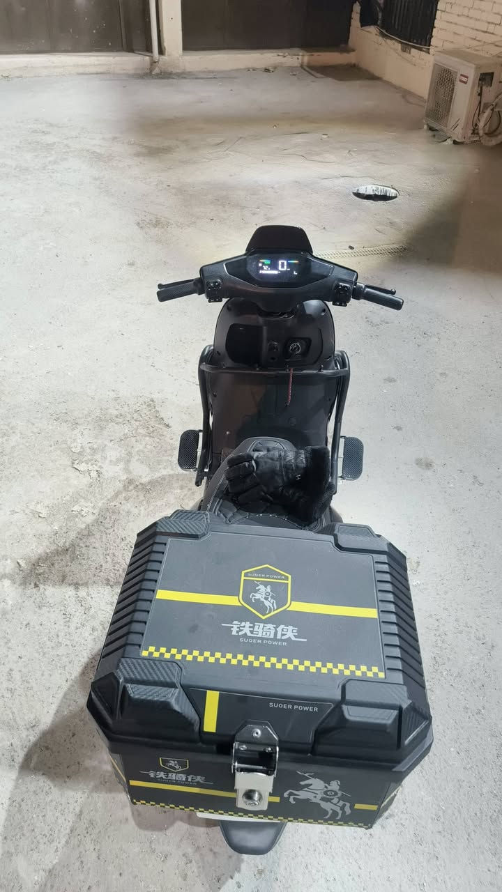 السلام عليكم   دراجة شحن 4 كير   (الدراجه برغي ما مبدل بيه دراجه كلشي بيه بلادي شركه)  تحتوي الدراجه عله 
 جنطه او   درع او شاحنه بطاريات 6  دبل سويج او  دبل بصمه هم تشغيل عن طريق مسح عله شاشه 
رايدر 900 دراجه او بيه مجال يكول غاليه ماخذه اب 1150 مليون او ميه او خمسين 
مكانه بغداد  الكريعات
***********
