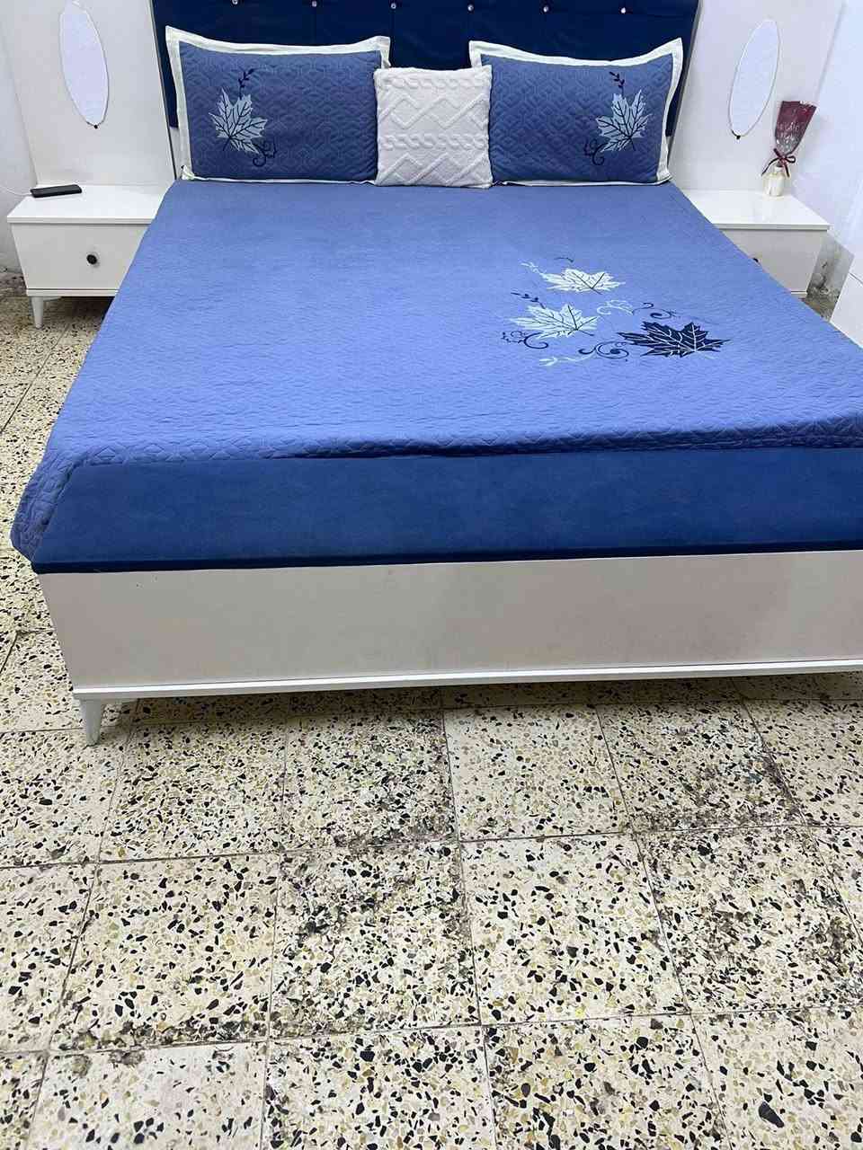 غرفة نوم للبيع نضيفة 8قطع سعر 375مكاني دورة ابو دشير ***********
