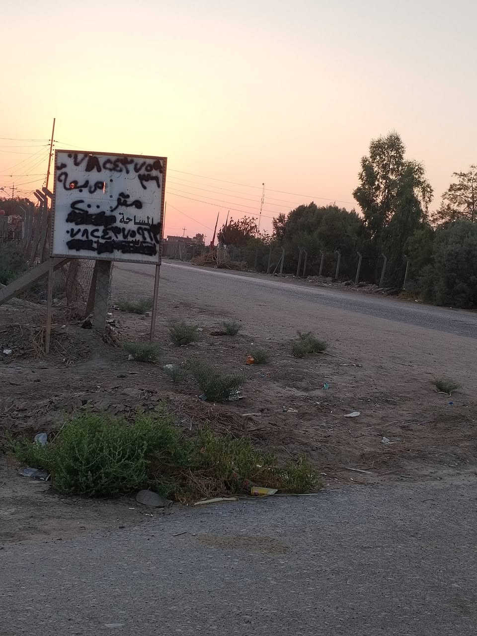 سلام عليكم قطعه ٢٠٠ متر مي كهرباء واجه ١٣ متر مرتبه كلش مكانه نزله مال زبيد كل الخدمات متوفره صيدليات أسواق مدرسه ٥٠ متر عنه سند ٢٥ بسمي *********** سعر ١٢ مليون
