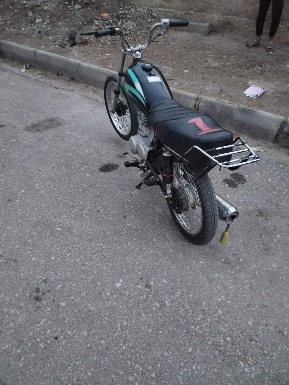 دراجة للبيع شاصي سكنر 2025 بدون ما مفتوحة محرك باب الأول 450
