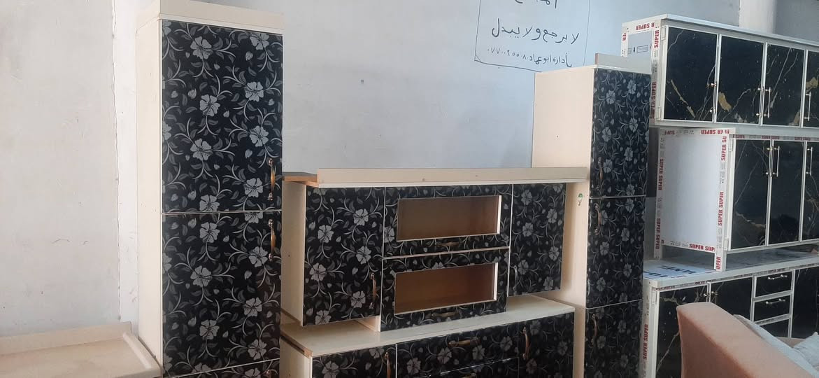 معرض العماد//كاونتر خشب مترين ونص 5 قطع مستخدم نضيف للأستفسار ***********//*********** كركوك, العراق
