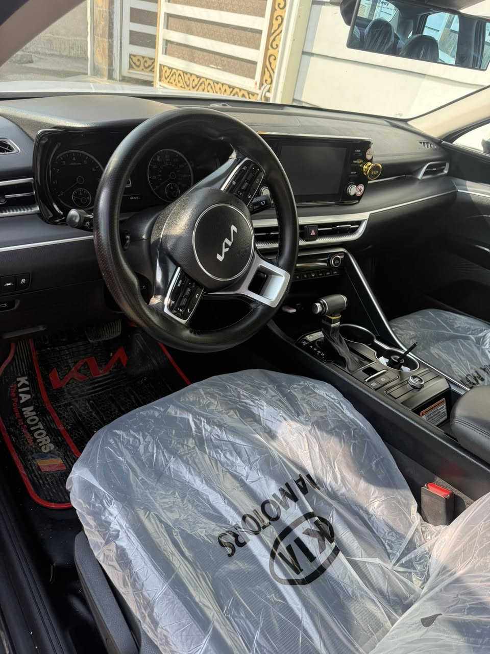 السلام عليكم كي فايف موديل 2023/بغدادباسمي حره  السياره ضرره وترمياه امطاراتعهدالسياره السياره برغي مامفتوح بيها مكفوله بدون صبغ بيها شبربارد بالجاملوغ الامامي السعر170/بيها مجال للشراي ***********
