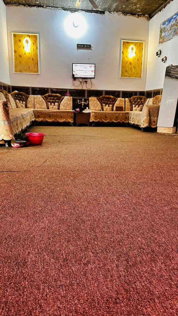 السلام عليكم 200 م طابقين للرحم البيت يحتوي من خمس غرف وصالتين وطابق الارضي استقبا اصاله البيت حي النداء شارع المجمعات بمنطقه ال 51 سعر الرهن 25 مليون ***********
