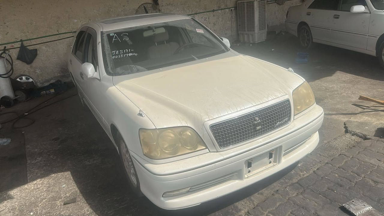 جنون ملكه موديل 2000 كفالة 
دخول جديد رقم بصره
تحويل مباشر
مزاد  مزاد 
مكينه فيفيتي ام الكلاص 
فتحه 
داخل بيجي
سياره كلش جديدة
مشي 🇯🇵اليابان فقط
السعر 150 وبيها مجال
العنوان البصرة
‏‪***********‬‏
