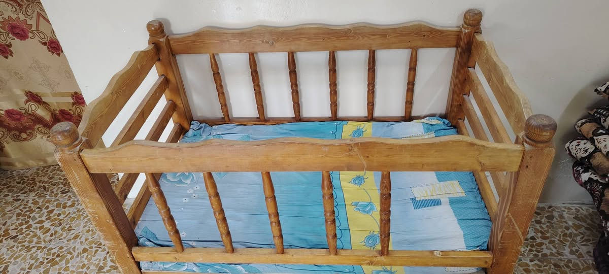 تخت مال طفال للبيع شغل ثقيل وفصال ***********
