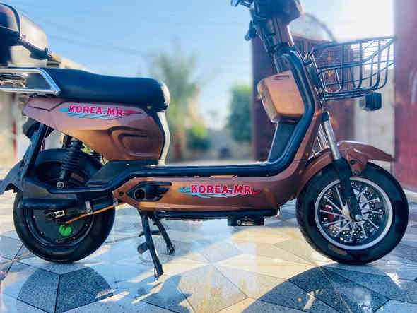 دراجة شحن KOREA.MRسكنس
5بطاريات 🔋جدد
لايت زنون قوي جدا
جنطه 
دراجة كاملة وشرط الفحص 
موجود خاص أو اتصال ***********
