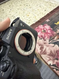 كاميرا sony R iv للبيع بدي فقط  عداد الشتر ٨٢ الف  نظافه ٩٥٪؜ ملحقات ش...