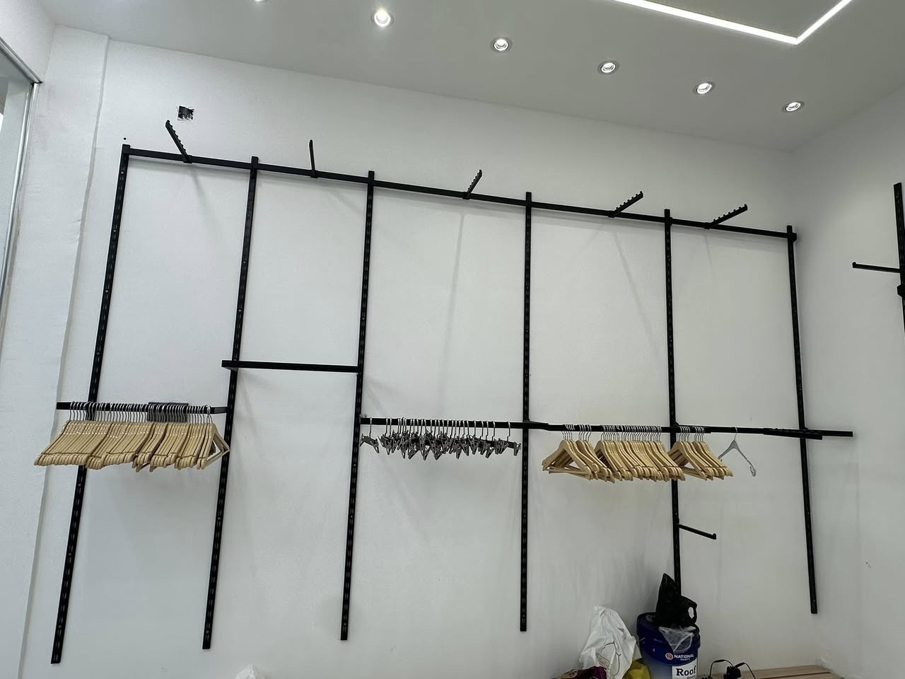 سلام عليكم متوفر استاندات محل ملابس+ملكانه + استاند تصوير +تعاليك تعلاكه بنطرون + تعلاكه قميص نضافه90‎%‎ صارلي مده من ركبته شهر 1 المكان البصره/كرمت علي/ سوك حي الرساله للتواصل واساب او اتصال ***********
