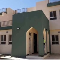 دائمان من تريد تختار عقار ( بيت او منزل)   1 اختارة قريب مركز المدينه ...