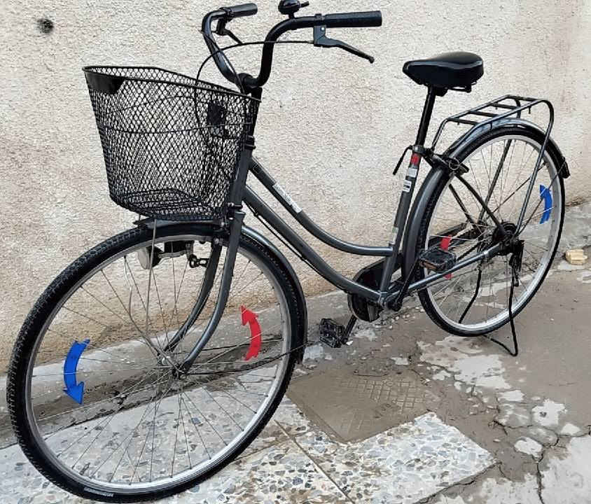 السلام عليكم للبيع بايسكل حجم 27 نظافتة90%يحتاجله چوب خلفي العنوان الأمين ***********
