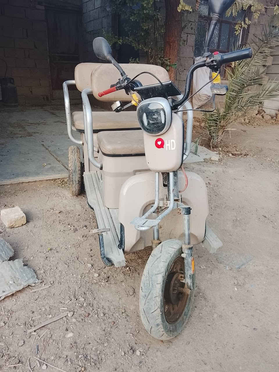 السلام عليكم متاح دراجه شحن نضيفه كلش ما بيها نقوصات بس تبديل جعمره مال تاير بس يطلع صوت  وجاملاغات موجودات و المكان بغداد زعفرانيه معسكر رشيد للاستفسار الاتصال على الرقم التالي فقط واتساب سعرها ٤٠٠وبيها مجال ***********
