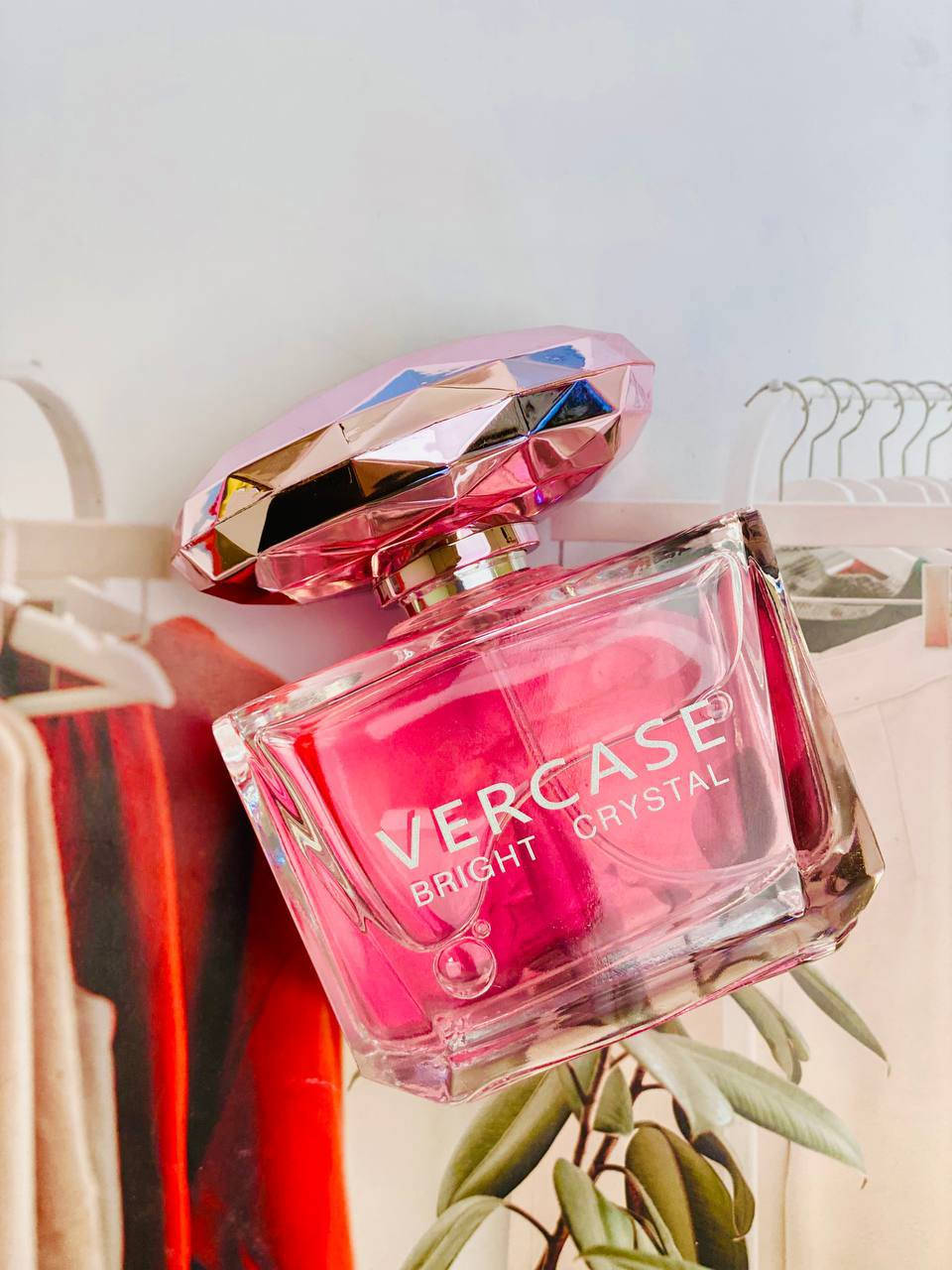 🌸Versace Bright Crystal 
🌸عطر فيرزاجي برايت كرستال🌸
عطر نسائي رقيق وناعم يقدم لمسات حسية جميلة وجذابة لا مثيل لها، رائحتهُ شرقية خلابة تجمع بين روائح الأزهار الرائعة الممزوجة بالمسك والعنبر الساحر فيجعلها أكثر كثافة وثبات لفترات طويلة .🌸

#الاصلي المنشأ فرنسا 🇫🇷💯


**إذا كنت صاحب هذا الإعلان وتريد حذفه لأي سبب، رجاءا أرسل رسالة إلى الدعم الفني**