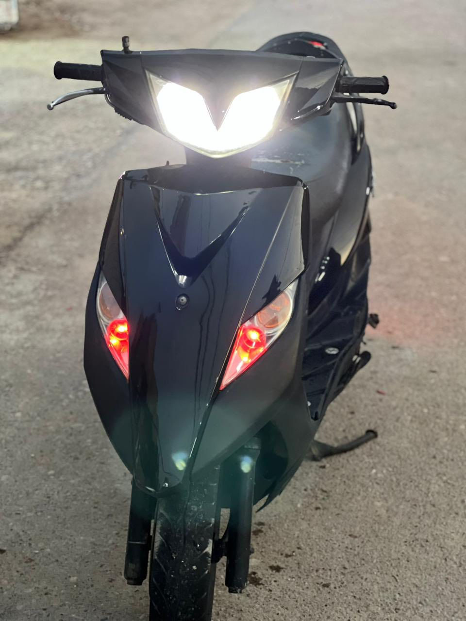 السلام عليكم للبيع ماكس ثعلب الدراجه جديده بدون اي انقص مكينه مجفته درجه أولى سلف هندر كله شغال بدون لانضوح ولاتبخير مكانها بغداد الكرخ قرب جسر الدوار ***********
