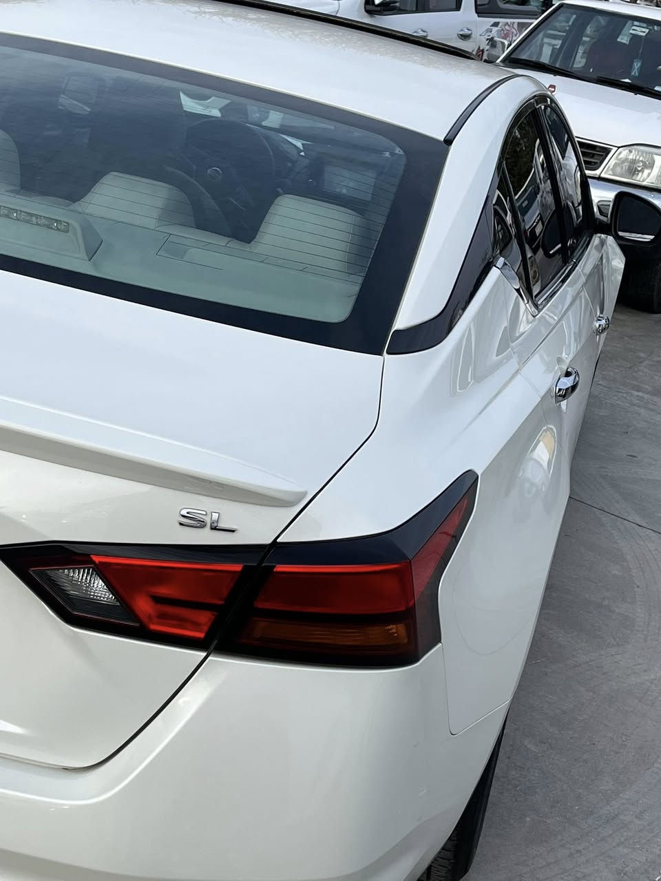 nissan altima 2019 SL
مواسەفات کەندی بێ بۆیاخ  بێ سارد کلین 
سەقف سلاید 
٥ کامیرا
رادار 
خەتی جادە 
بریک بەسمە 
کوشن خەزن 
کوشن گەرم
سوکان هیتەر 
تەبرید مەرکەزی
٤٢ هەزار میل رۆشتوە 
نرخی ١٩٢ گلا تۆزێ  مەجال
***********
