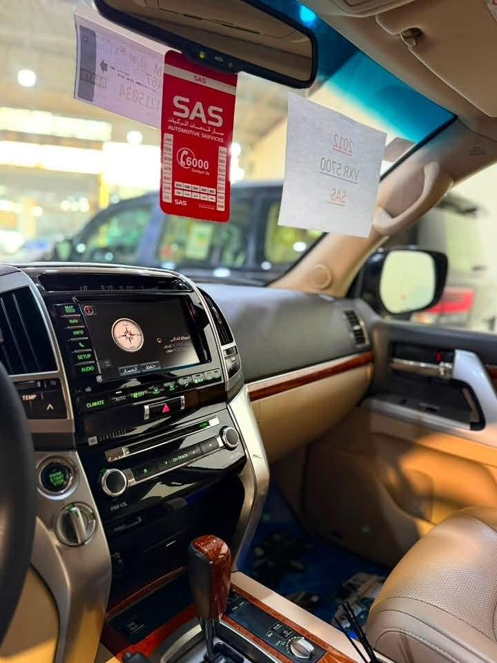 السلام عليكم
لاندكروزر 2012 VXR 

فول مواصفات لكزس للاخير محرك 5700 

ماشيه 178 

بدون صبغ 

مكانين بارد بسيطه 

رقم بغداد باسمي 

السعر 330$ مجال بسيط 

‭***********‬ حيدر

مكان سياره بغداد البياع
