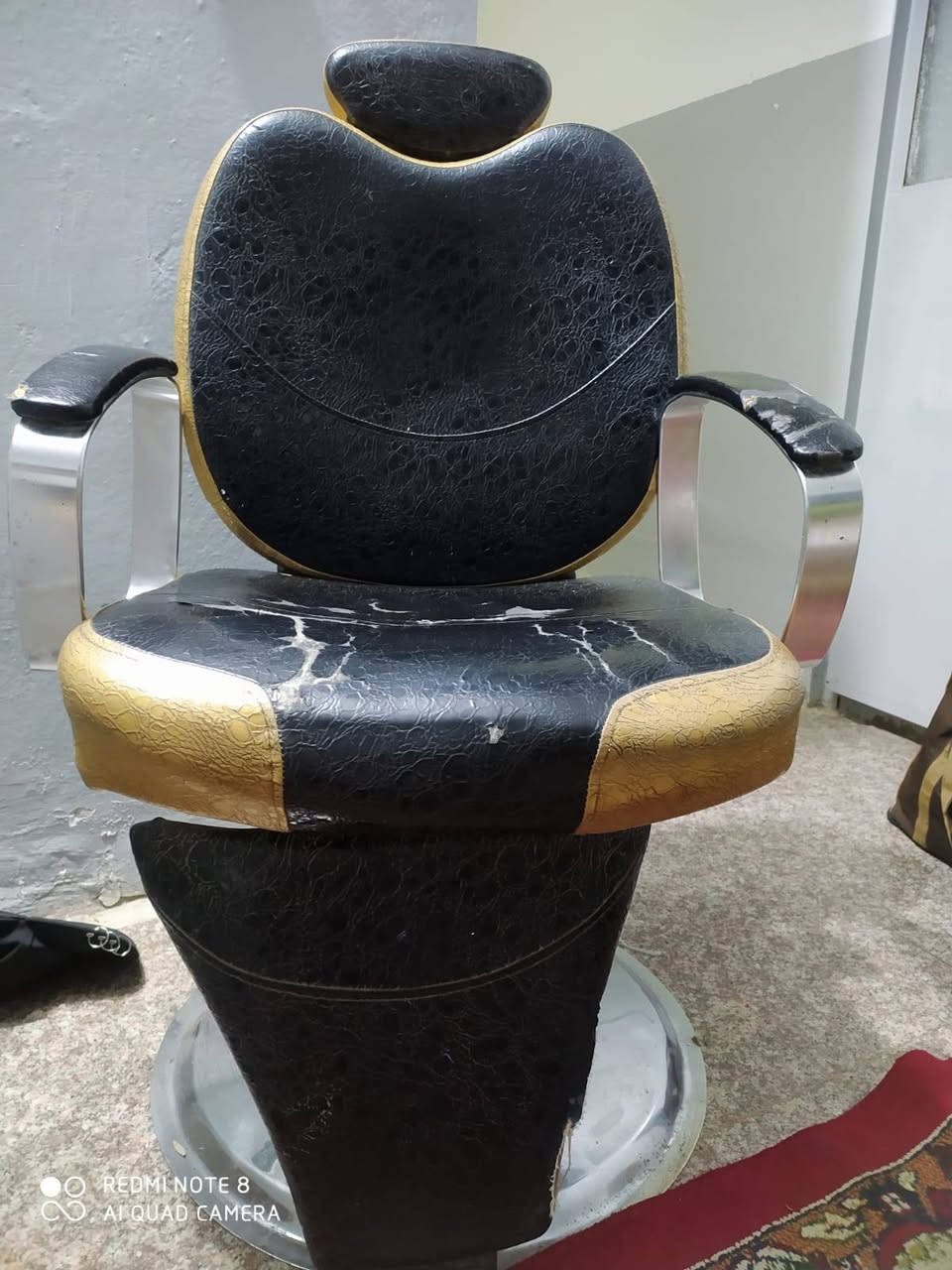 السلام عليكم من رخصه صاحب الكروب غراض للبيع استعمال كلش نظيف مبردات إثنين جدد استعمال شهر واحد للاتصال ***********حله ورديه داخل
