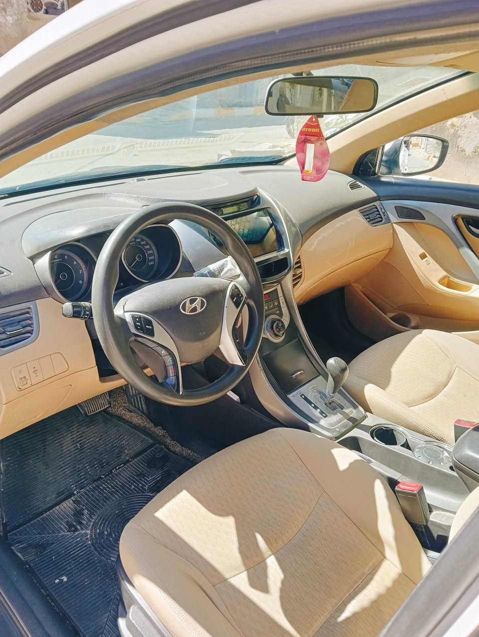 للبيع ألنترا 13 خليجي مكفولة ضربة وتبديل صبغ شويه بلدوس بأسمي السعر 109 مجال قليل *********** كربلاء الحر البيع بعقد مروري بعد الفحص والاتفاق .
