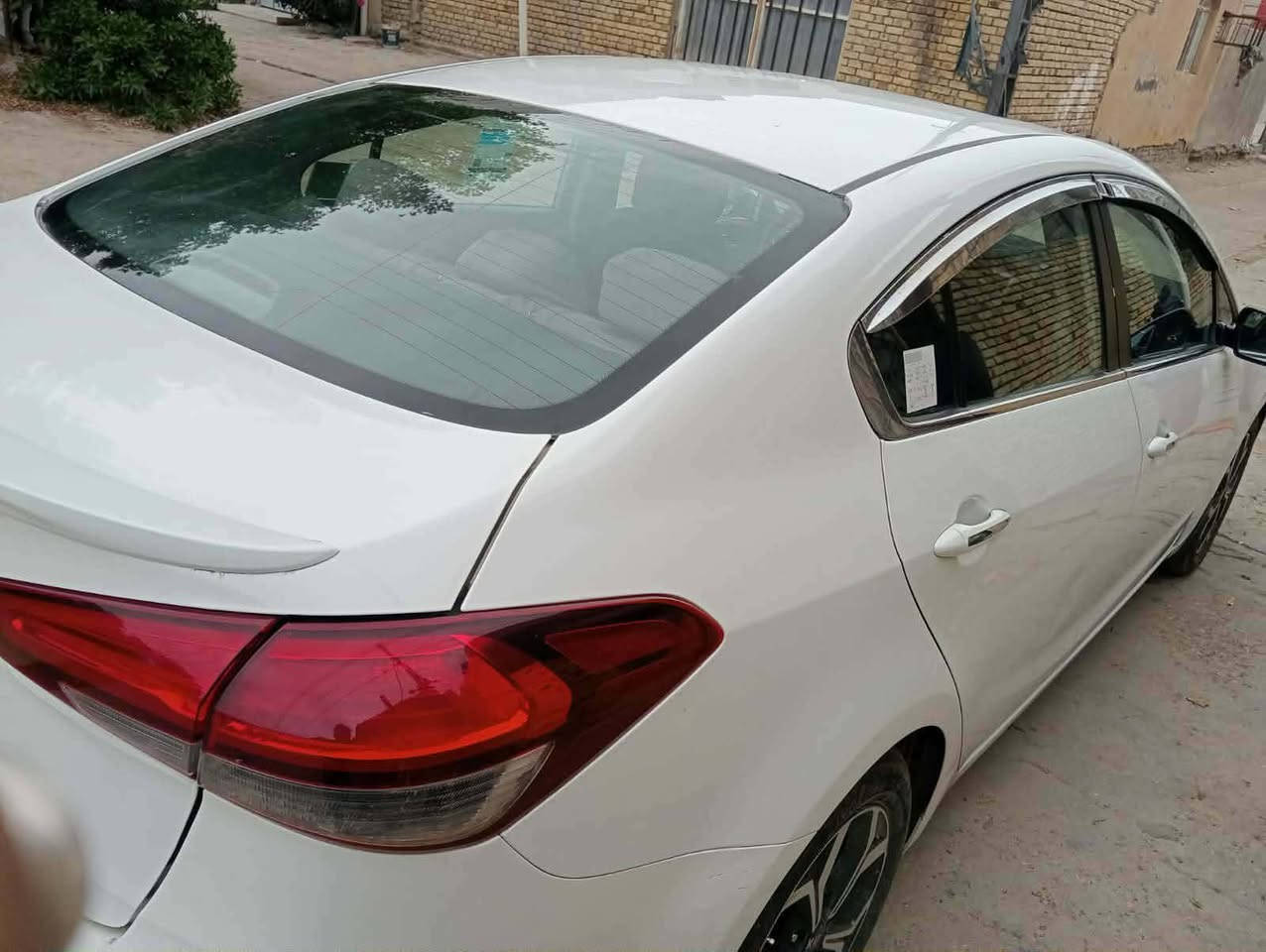 سلام عليكم
كيا سيراتو 
رقم بغداد دولي باسمي  
بصمه
لد امامي
ولد وخلفي
ترحيب
فتحه
مري شفط
تبريد خلفي 
مكينه ١٦٠٠
كفاله سياره 
حداديه جديده
تخم تاير جاهزه سياره 
بيه دحجه بسيطه بل باب الخلفي 
وباقيه عله وضعه ومنزل صورته 
ماشيه ٨٨ الف
السعر ١٣٨ وبيه مجال
***********
