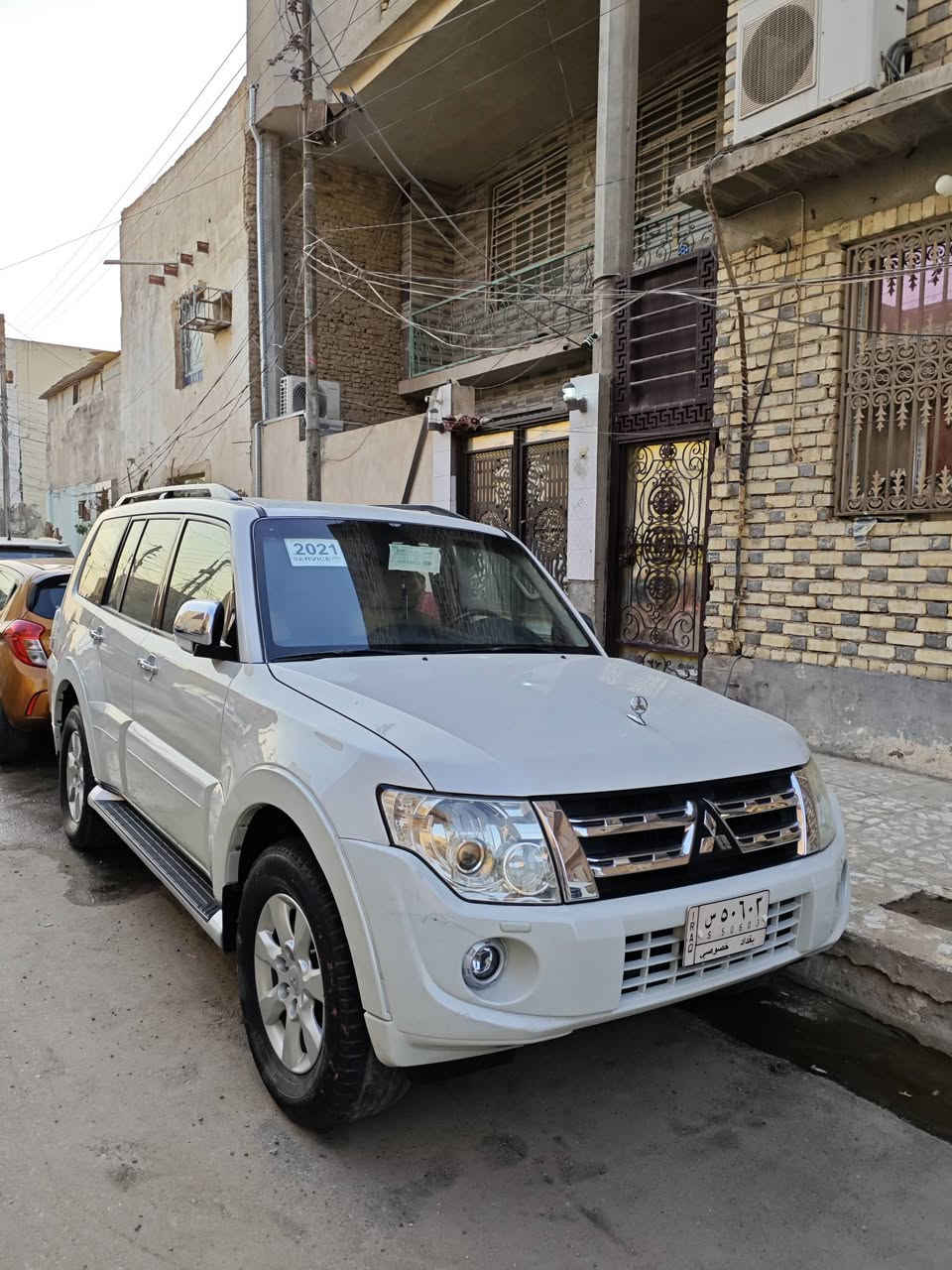 باجيرو جديدة مديل 2014
بارد حك شبر في الباب الخلفي
وشبر صبغ في خشم البنيد
وجاهزه من كل شي ماشيه 90الف العنوان النجف الاشرف

***********
