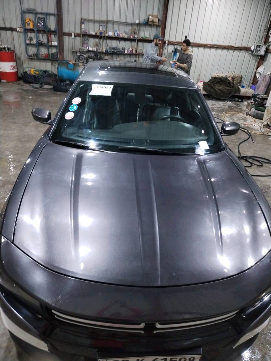 شارجر 2019 اصل sxt فول مواصفات فتحه سقف وبصمة ومكينة 3,6 رقمها اربيل شمالية راعيها موجود بلبصرة ابو السنوية تريد وكالة تريد تداور سيارة بيها قطعتين تبديل إضافة إلى صبغ اثر خدوش حدادية جديدة توني مبدلها ملاحضه السيارة بيها بخار خفيف اول ما تشتغل وراها يروح  سألت عليها كالو كاسكيت شكد تصليحها يصير يطيح من سعرها سيارة فول مواصفات تجي تشوفها وتدلل مستعجل علبيع كلش 