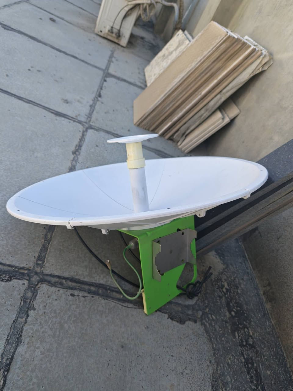 للبيع دشات متنوعه باسعار مناسبة
انتي نويز 26 عدد 2
هايبر لنك 32 عدد 1
دش 31 دي بي جديد مال green عدد 1
912 عدد 4 قطع 
للتواصل ***********
