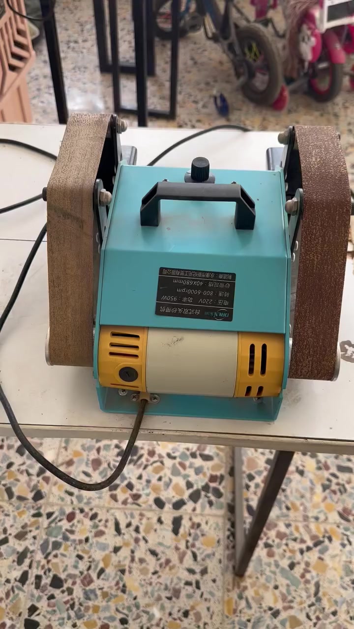 السلام عليكم ادوات مفيدة منزلية تتضمن :-
منشار خشب
جهاز سنفرة 
ماطور تحوير سنفرة
الة حد ناعم وخشن 
منكنة متوسطة الحجم

جميع الادوات غير مستخدمة نهائياً وشغالة ١٠٠٪؜ وجديدة جداً 
واسعارهن نهائية 
علماً جميع الادوات عند الشراء الميز يؤخذ مجاني 

المكان بغداد الشعب 
رقمي *********** ومتوفر واتساب
