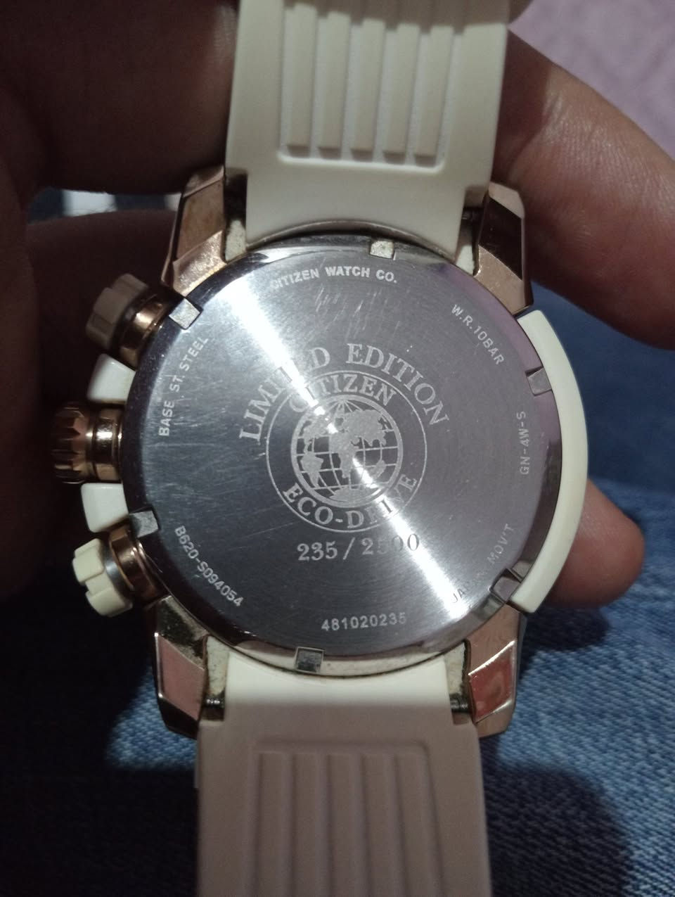 ساعة Citizen Eco-Drive Limited Edition.

الإصدار: محدود، رقم 235 من أصل 2500 قطعة.

المميزات: تعمل بتقنية Eco-Drive التي تشحن بالطاقة الضوئية، وهي مقاومة للماء حتى عمق 100 متر.


**إذا كنت صاحب هذا الإعلان وتريد حذفه لأي سبب، رجاءا أرسل رسالة إلى الدعم الفني**