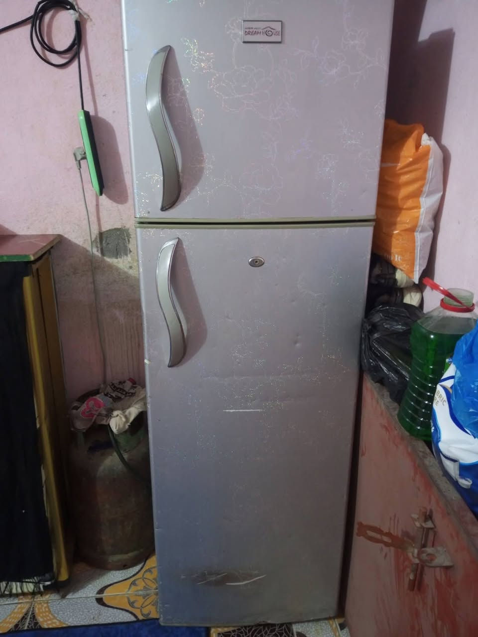 ثلاجه للبيع ***********
