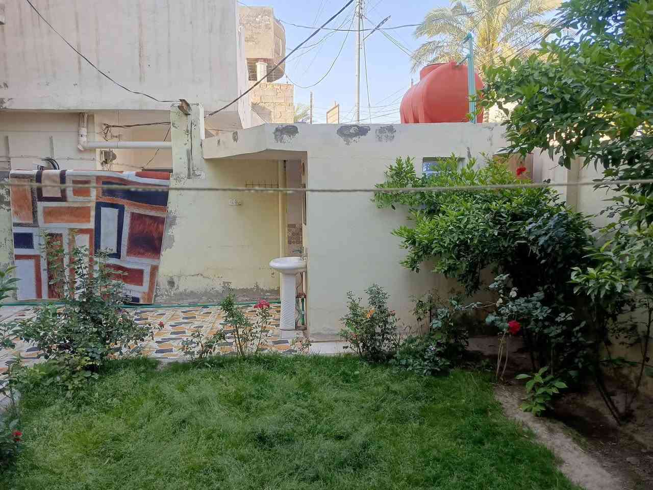 🏡 دار للبيع في بهرز – حي صدام (السلام) 

(قرب أسواق السلام وقرب متوسطة الصديق ) 

(ملاحظة البيت للبيع فقط ) ...

فرصة مميزة لامتلاك منزل بموقع هادئ وقريب من الخدمات 👇

📐 المساحة: 200 متر
📄 الملكية: طابو ملك صرف باسمي – قابل للتحويل المباشر
🏠 البناء: طابوق – طابقين

🔹 تفاصيل الطابق الأول:
استقبال + صالة + مطبخ
غرفتين نوم
صحيات مع حمام داخلي وخارجي

🔹 تفاصيل الطابق الثاني:
غرفتين نوم
صحيات + حمام

📍 الموقع قريب من أسواق السلام وجميع الخدمات

📞 للاستفسار والتفاصيل أكثر:
***********

#عقارات #بيع_دار #بهرز
